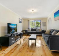 Family Getaway Walk to Bay Beach - Accommodation Main Beach