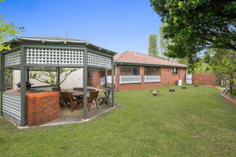 Family Getaway Walk To Bay Beach - Accommodation Main Beach 3