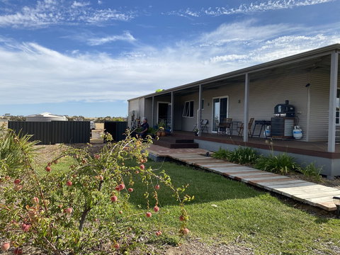 The Mains Guest House - Accommodation Main Beach 1
