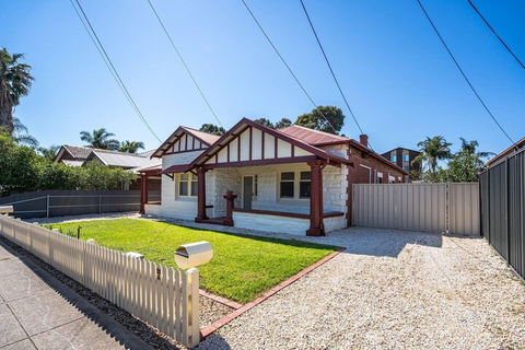 Kairos In Keswick Wifi Netflix Nespresso - Accommodation Main Beach 4