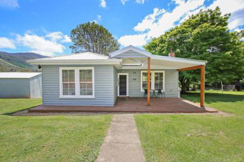 Indies Run - Accommodation Main Beach 0