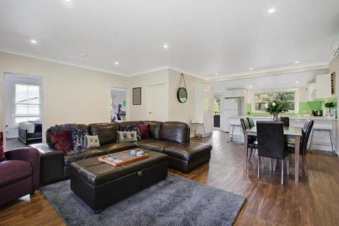 Indies Run - Accommodation Main Beach 6