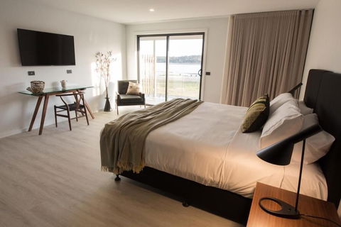 The Seabird - Accommodation Main Beach 4