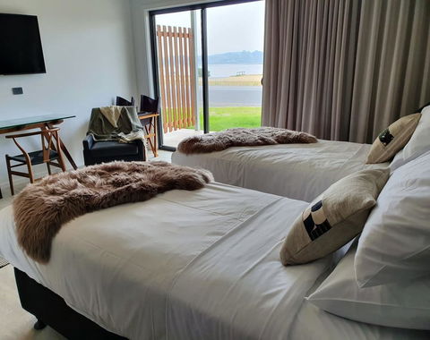 The Seabird - Accommodation Main Beach 2