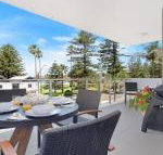 Bathers at the Beach across from Surf Beach - Accommodation Main Beach