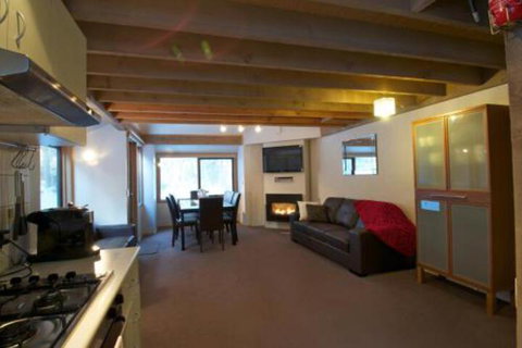 Howmans - Accommodation Main Beach 0