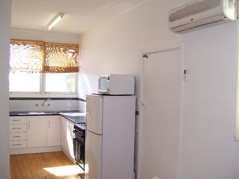 Aussie Bacon & Eggs Cottages - Accommodation Main Beach 3