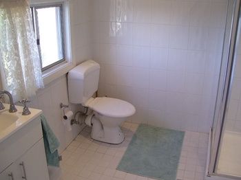 Aussie Bacon & Eggs Cottages - Accommodation Main Beach 5