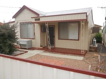 Aussie Bacon & Eggs Cottages - Accommodation Main Beach 2