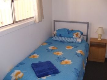 Aussie Bacon & Eggs Cottages - Accommodation Main Beach 4