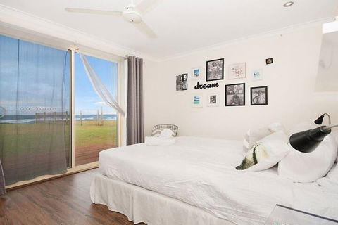 La Plage - Accommodation Main Beach 5