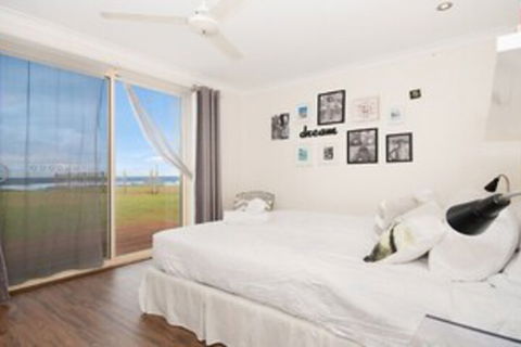 La Plage - Accommodation Main Beach 3