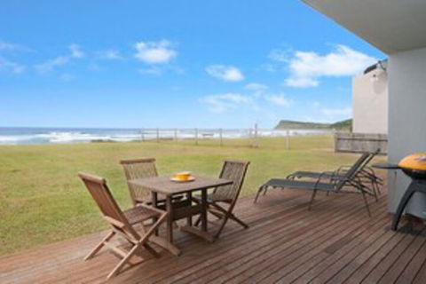 La Plage - Accommodation Main Beach 0