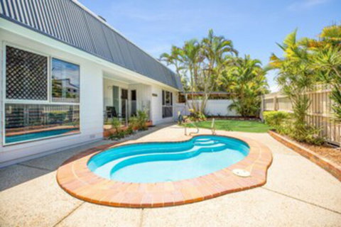 Allamanda Sands - 23 Oriole Avenue - Accommodation Main Beach 0
