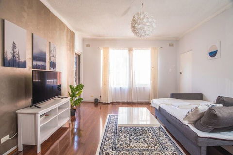 Vibrant And Colorful Apartment In Dollspoint - Accommodation Main Beach 7