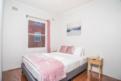 Vibrant And Colorful Apartment In Dollspoint - Accommodation Main Beach 6