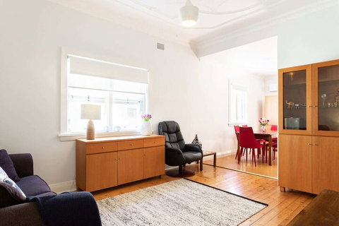 Garden Style Apartment In Prime Location - Accommodation Main Beach 7