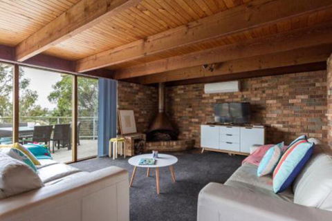 The View - Accommodation Main Beach 6