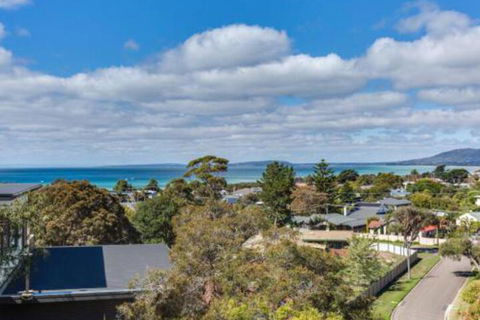 The View - Accommodation Main Beach 2