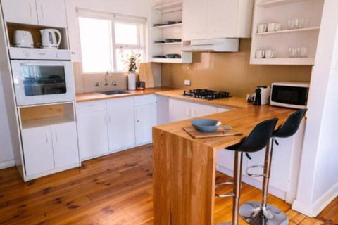 A Wave Away At Glenelg Cosy Unit Near The Beach - Accommodation Main Beach 5