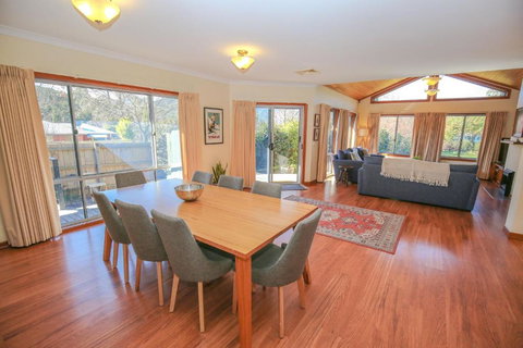 On The Trail - Accommodation Main Beach 2