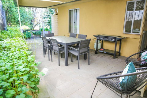 On The Trail - Accommodation Main Beach 3