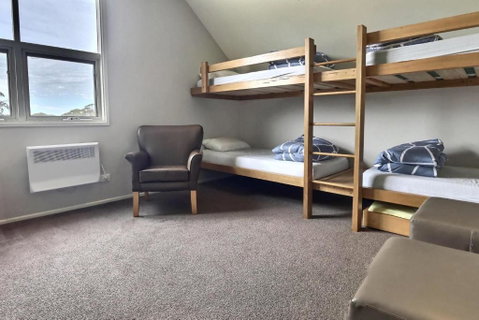 Ski Bird - Accommodation Main Beach 2