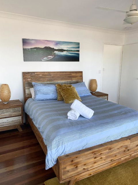 Happy Tides Beachfront Holiday Home - Accommodation Main Beach 6