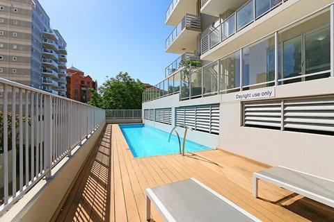 Stunning Two-storey Apartment In Perth's CBD - Accommodation Main Beach 6
