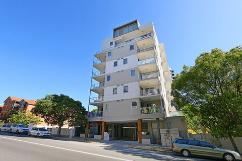 Stunning Two-storey Apartment In Perth's CBD - Accommodation Main Beach 1