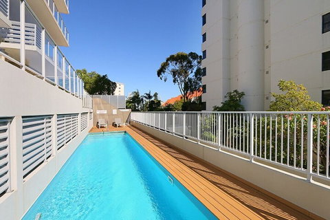 Stunning Two-storey Apartment In Perth's CBD - Accommodation Main Beach 5