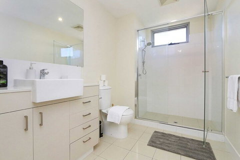 Stunning Two-storey Apartment In Perth's CBD - Accommodation Main Beach 7