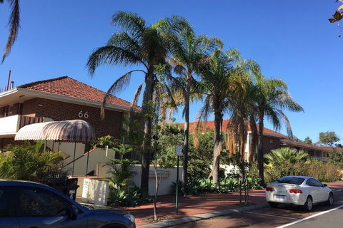 B6 Cafes & Restaurants Close To UWA - Accommodation Main Beach 5