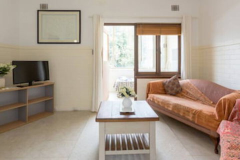 B6 Cafes & Restaurants Close To UWA - Accommodation Main Beach 0