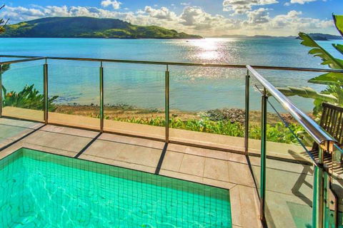 Yacht Club 19 Bijou De Mer 2 Buggies - Accommodation Main Beach 3