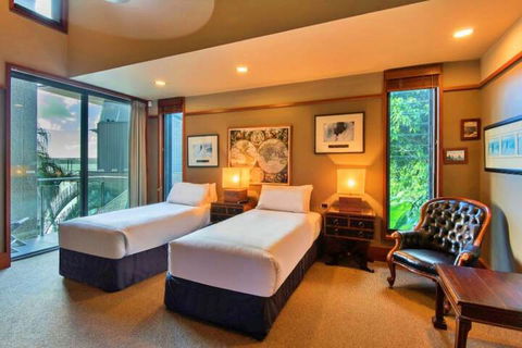 Yacht Club 19 Bijou De Mer 2 Buggies - Accommodation Main Beach 6