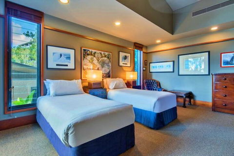 Yacht Club 19 Bijou De Mer 2 Buggies - Accommodation Main Beach 5