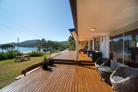 Seaview Family Retreat - Accommodation Main Beach 4