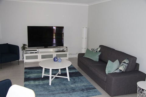 Warnbro Beach Family Accommodation - Accommodation Main Beach 6