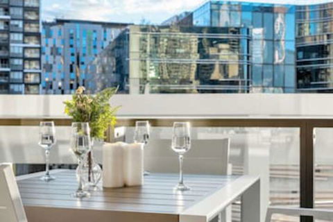 I02-china Town Luxury Service Apartment - Accommodation Main Beach 0