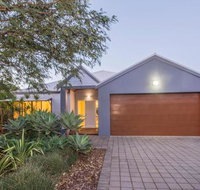 Daves Digs - Accommodation Main Beach