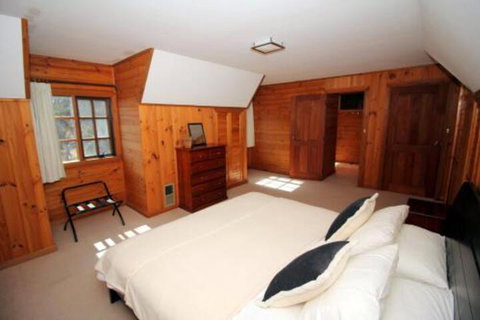 The Great House Bnb - Accommodation Main Beach 6