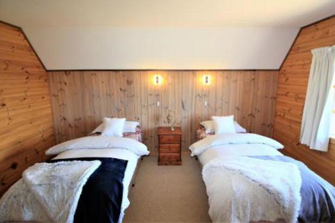 The Great House Bnb - Accommodation Main Beach 4