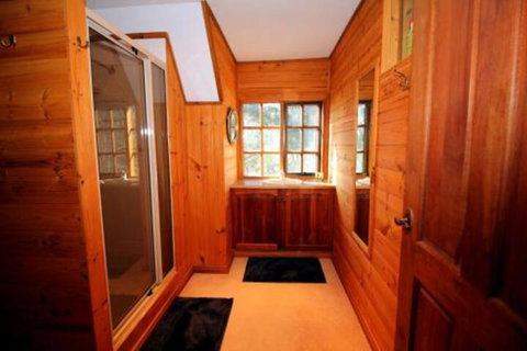 The Great House Bnb - Accommodation Main Beach 5