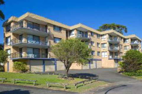 2 Bedroom Apartment Commodore Unit 3 6 Intrepid Close - Accommodation Main Beach 3