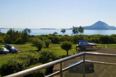 2 Bedroom Apartment Commodore Unit 3 6 Intrepid Close - Accommodation Main Beach 0