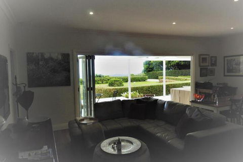 Vue De Lumieres - Accommodation Main Beach 6