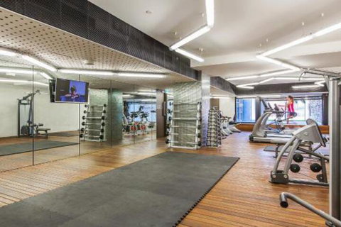 Complete Host Guild Apartments - Accommodation Main Beach 4