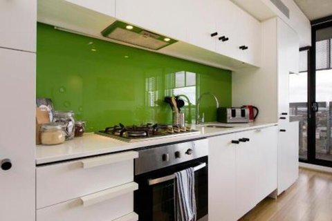 Complete Host Guild Apartments - Accommodation Main Beach 2