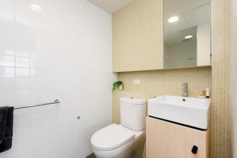 Complete Host Guild Apartments - Accommodation Main Beach 5